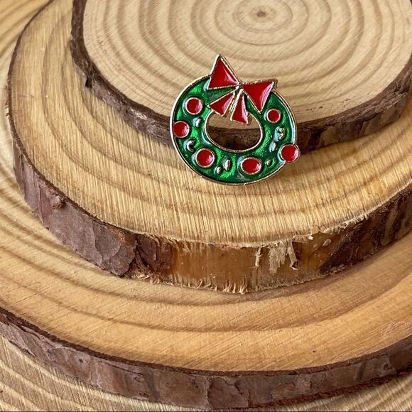 Christmas Wreath Small Enamel Pin/ Brooch Lapel - Picture 4 of 7